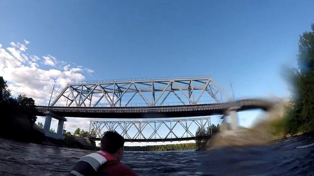 Катаемся по огромным волнам , на Ямаха 30. смотреть онлайн