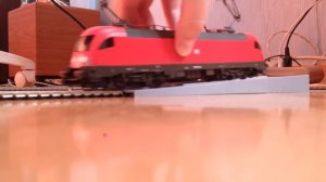 Установка подвижного состава на рельсы с помощью PIKO55289
