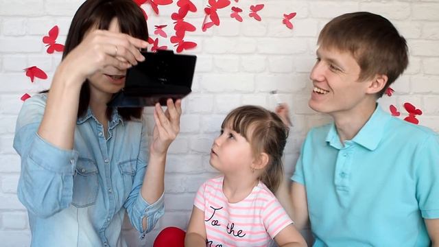 Challenge: My Boyfriend Does My Makeup TAG / Мой МУЖ Делает Мне Макияж смотреть онлайн