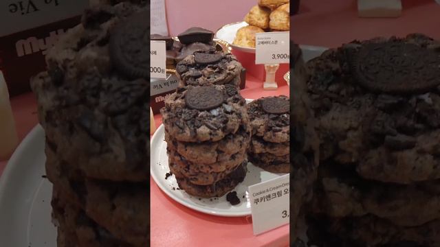 Cookies & Dessert Bar in Nampodong, Busan | John Wick The Chow's Hooman смотреть онлайн