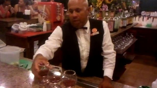 Aan de bar van Riu Bachata in Puerto Plata смотреть онлайн
