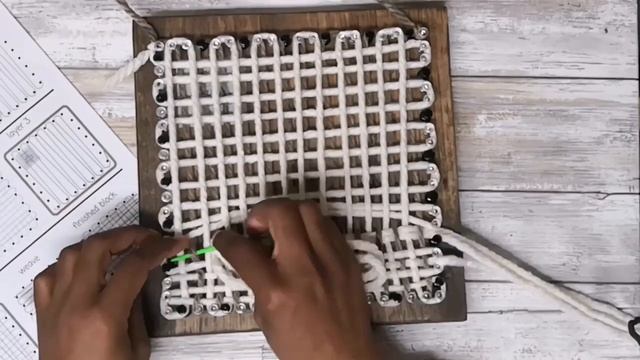 How to Weaving Pinloom Style w Guide смотреть онлайн