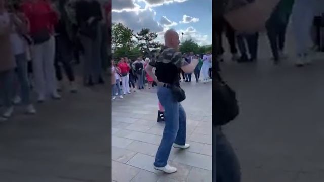 Танцы на улице #музыка #фортуна смотреть онлайн