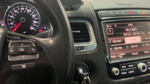 How to check the oil level on Volkswagen Touareg 2011-2018