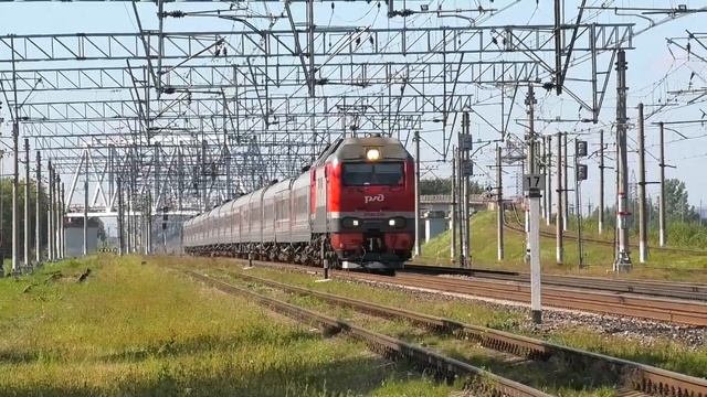 ЭП2К-239 с фирменным поездом «Поволжье» Санкт-Петербург — Казань следует через станцию Славянка смотреть онлайн