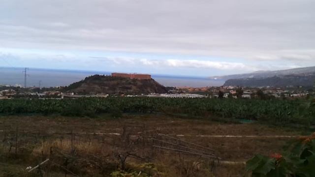 Заброшенные огороды, банановая плантация и океан