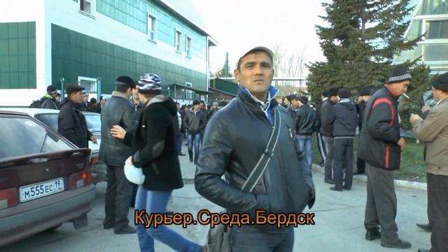 Жители Бердска начали отмечать мусульманский праздник Курбан-Байрам смотреть онлайн