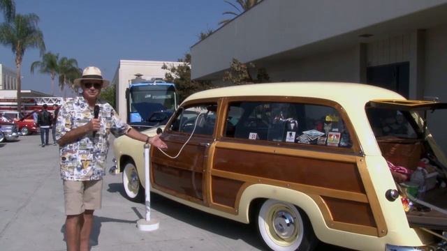 1951 Ford Country Squire Woody at Anaheim High Colony Classic Car Show смотреть онлайн