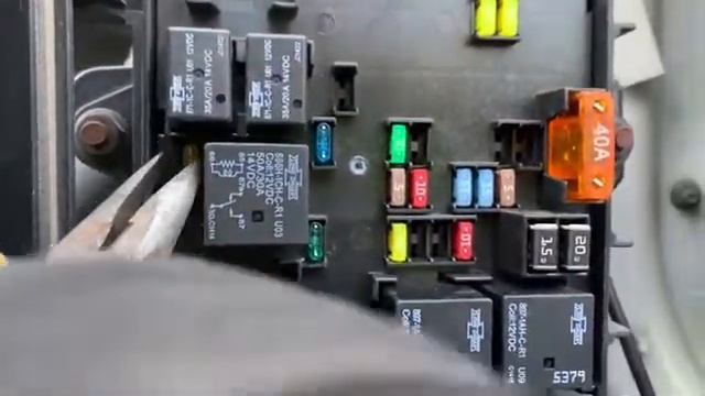 How To Fix Trailer Clearance Lights. Volvo Vnl d13. Part 1 “Fuses" смотреть онлайн