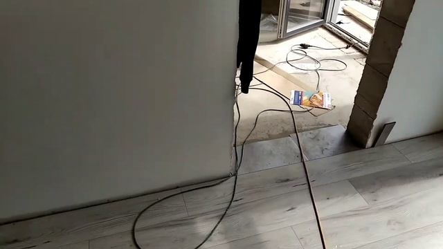 Укладка ламината с фаской своими руками.Ето легко.... смотреть онлайн