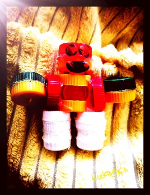 Сделал робота из крышек🎱🍐