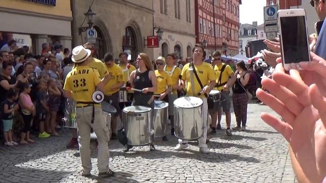Бразильская Самба.SAMBA.Танцы на улице и настоящий карнавал. смотреть онлайн
