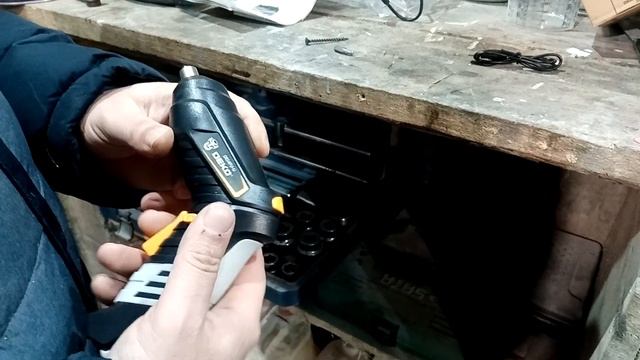 Аккумуляторная отвертка DEKO DKS4FU Li 063 4150, отличный бюджетный инструмент смотреть онлайн
