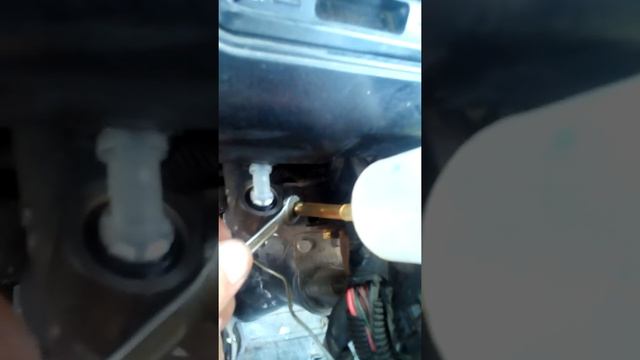 Спрокачка главного цилиндра сцепления. На Мазда Титан. смотреть онлайн