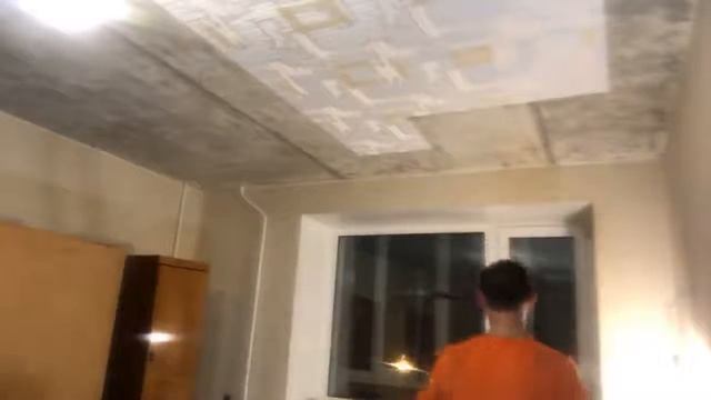 Как приклеить потолочную плитку своими руками . 2 день. Приятного просмотра))) смотреть онлайн