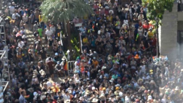 Songkran в Паттайе, 19 апреля 2013, дискотека у Центра "Фестиваль" смотреть онлайн