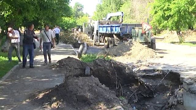 «Сначала меняем трубы, потом кладем асфальт» смотреть онлайн