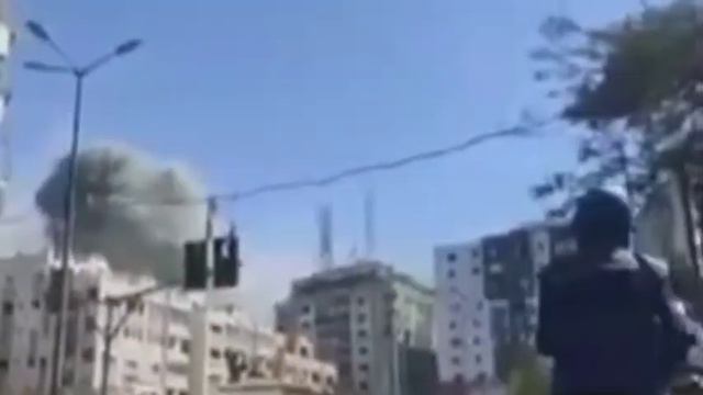 ТОЛЬКО ВНУТРИ - Башня Аль-Джала, в которой размещаются несколько международных СМИ, смотреть онлайн