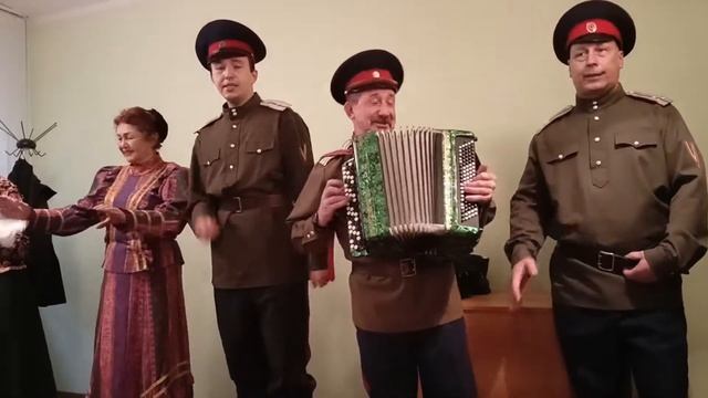 У ворот сосна зеленая смотреть онлайн