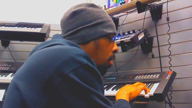 Raw Cuts: Back on the Roland Juno DS and Yamaha MX49 смотреть онлайн