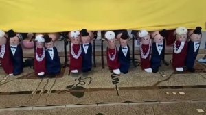 танец " Весёлые ножки "