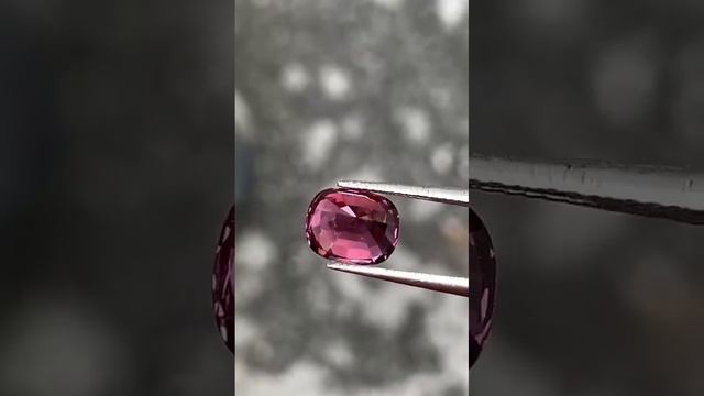 Spinel tím hồng nâu, lửa chiếu, có chút rạn nôngTl 4ct kt 9,6x7,8x7,0mm смотреть онлайн