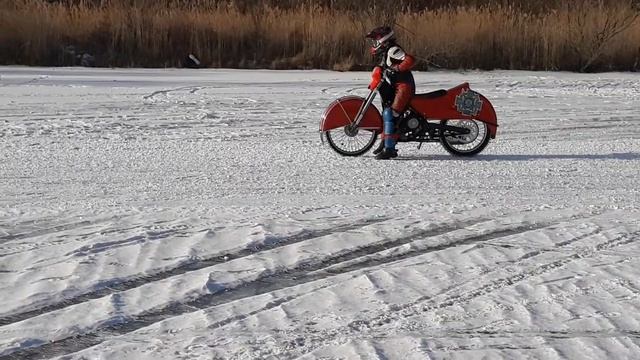Мотогонки на льду тренировка 23.12.2017 -Уссурийск смотреть онлайн