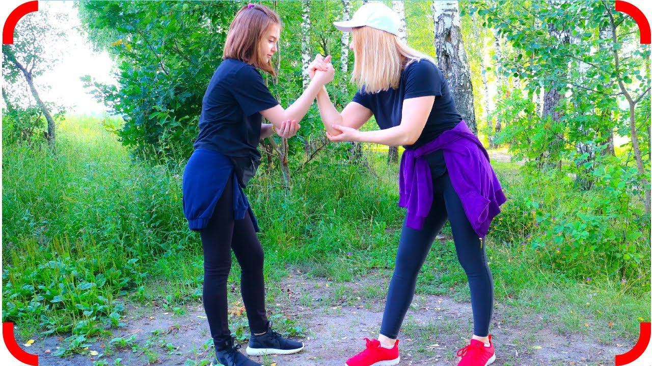 Занимаемся с мамой спортом! Кто сильнее? смотреть онлайн