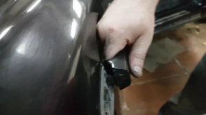 Снимаем ручку и замок двери volvo s40