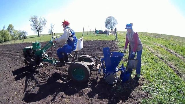 Картофелесажалка в работе с адаптером КАК картошку ПОСАДИЛИ