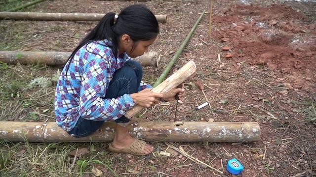 Poor Life - Making a Bamboo House for a Small Family - Lý Thị Ngoan (P1) смотреть онлайн