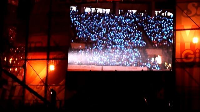 [Fancam] SMTown Live '10 in Seoul - Leader fulfilling a small request from E.L.F. смотреть онлайн