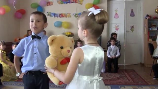 Каменское. Садик 11. Выпускной. Дядя Видик. смотреть онлайн