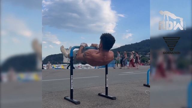 How Women React to Calisthenics *crazy reactions* смотреть онлайн