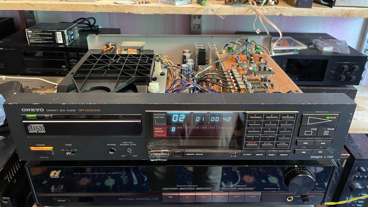 Onkyo Integra C-700 (коротко о внутреннем мире)