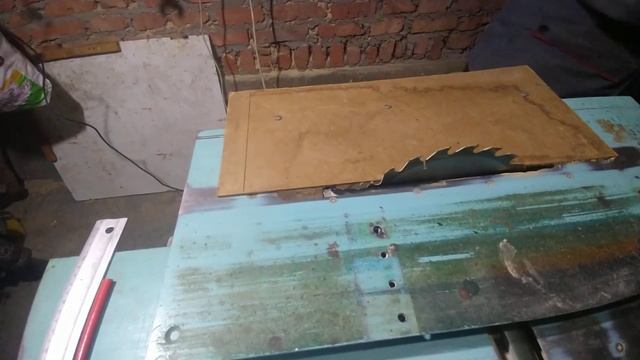 работа в мастерской.Делаем каретку на циркулярную пилу (без платно за 5 минут) смотреть онлайн