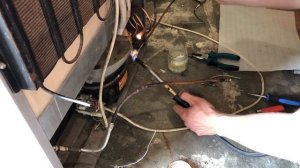 Индезит не холодит верх. Заправка фреоном