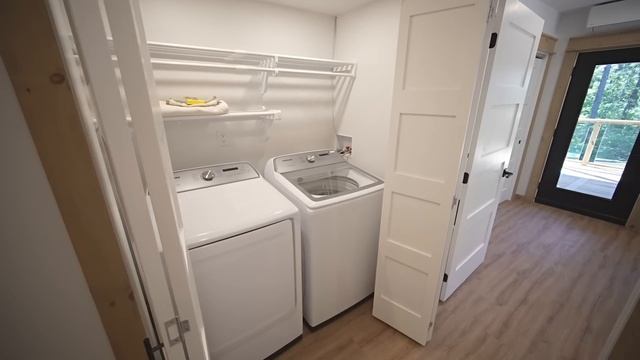 Beautiful Modern Home Built with 4 x 40ft Used Shipping Containers - FULL TOUR смотреть онлайн