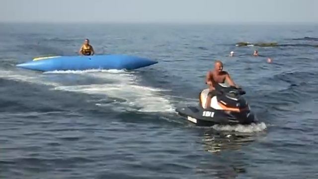 Bombardier SE 155 2011 года и Бєтмен 2 смотреть онлайн