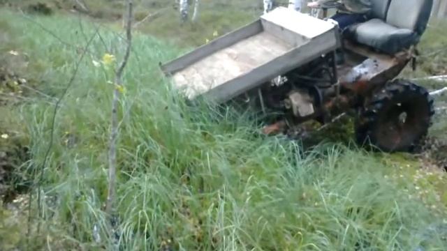 Езда на тракторе в болоте, или как не стоит ездить на тракторе смотреть онлайн