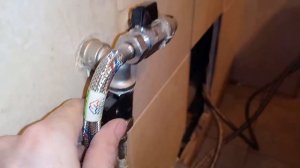 Жесть по сантехнике Неправильное подключение водонагревателя Треш со шлангами подводки