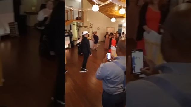 When your cousin says you can't MOONWALK смотреть онлайн