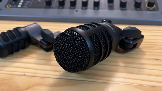 SLEEPER GEAR ALERT:Audio Technica ATM 230 & ATM 250 or, How I Cured ATM 25 Fever w/SOUND SAMPLES смотреть онлайн