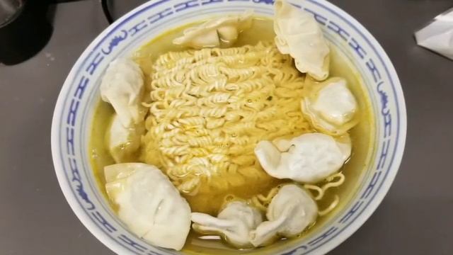 $2 Lunch in 5 Minutes! Chicken Cilantro Wonton Spinach Ramen!!! смотреть онлайн