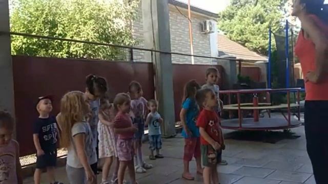 Позитивия 17 06 2019 Утренняя гимнастика, активные игры ускоренное видео воспитатель Наира Папян смотреть онлайн
