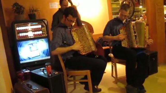 Feen i dä Bärgä Sepp Arnold, LT Echo vom Heimetli Stefan Maduz -Daniel Kaufmann, Bass R. Zumstein смотреть онлайн