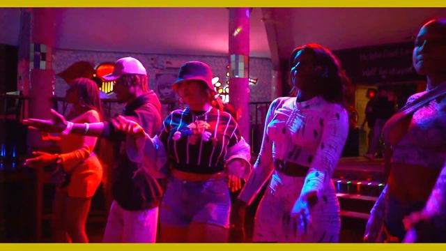 VJ CHRIS IN COCO BONGO DIANI смотреть онлайн