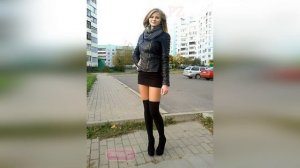 Русские стройные девушки в ботфортах на шпильках и коротких юбках