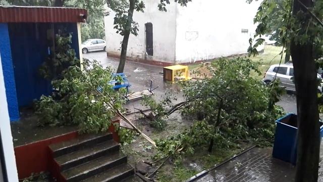 Ураган в Минске 13.07.2016. Пр-т Рокоссовского, 153 смотреть онлайн