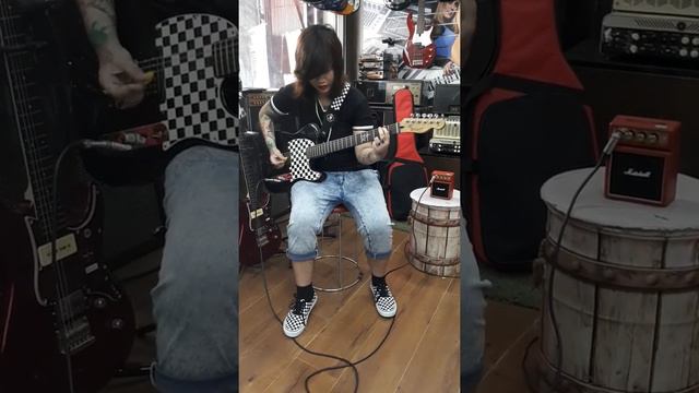 KARIN INK CHECK SOUND MINI AMPLI GITAR MARSHALL MS-2R, COVER MUNAJAT CINTA BY THE ROCK INDONESIA смотреть онлайн